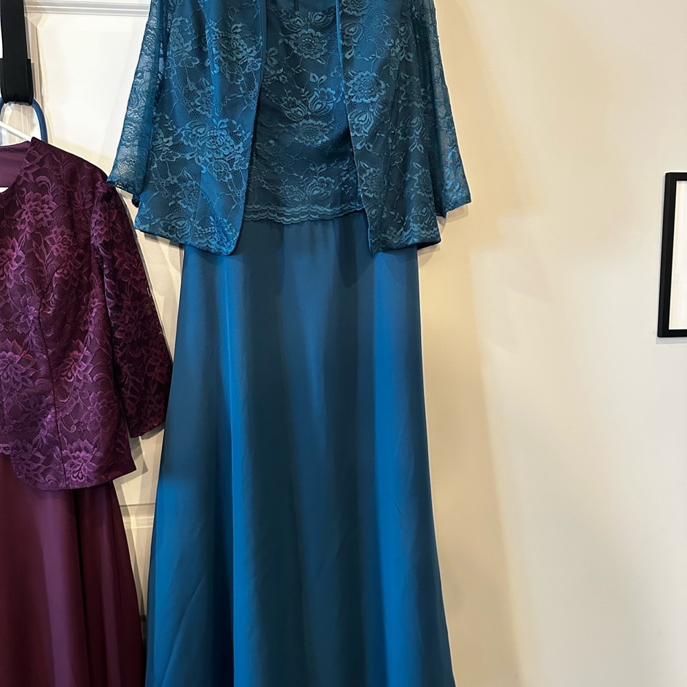 Elegant Teal Lace Wedding Dress